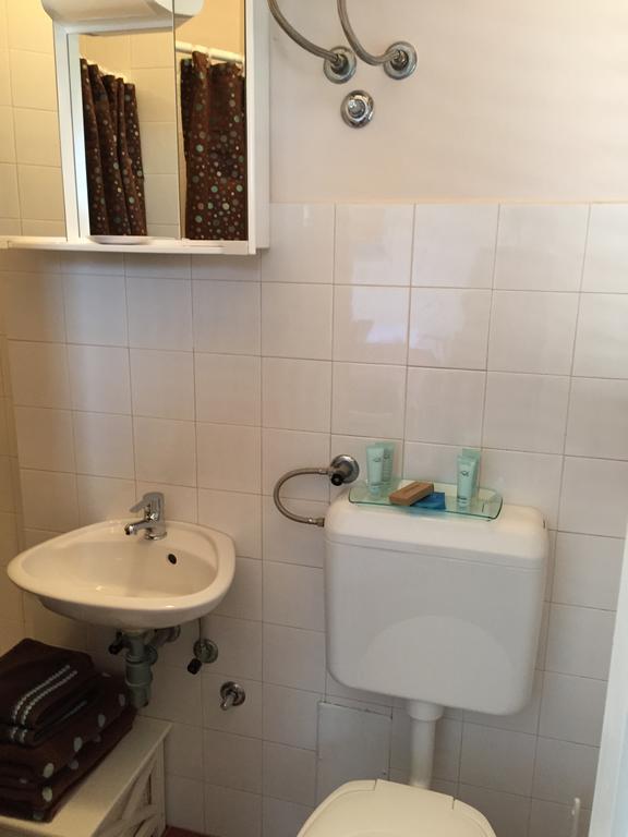 Guest House Punta Grzan Petrcane Rom bilde