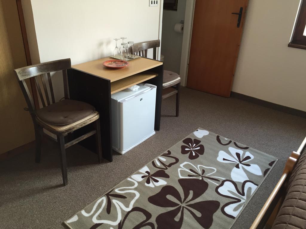 Guest House Punta Grzan Petrcane Rom bilde