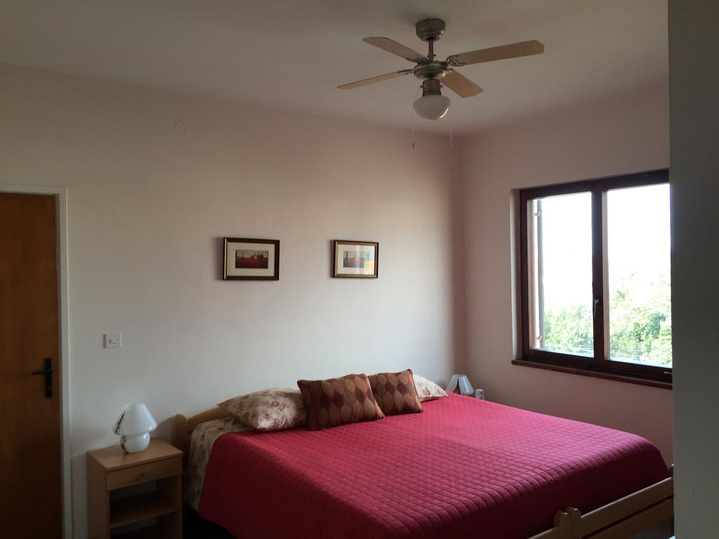 Guest House Punta Grzan Petrcane Rom bilde
